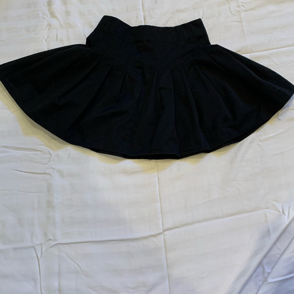 Black pleated skirt